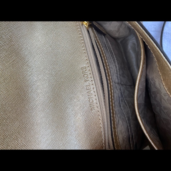 NEW! Gold metallic Michael Kors purse - Picture 5 of 5